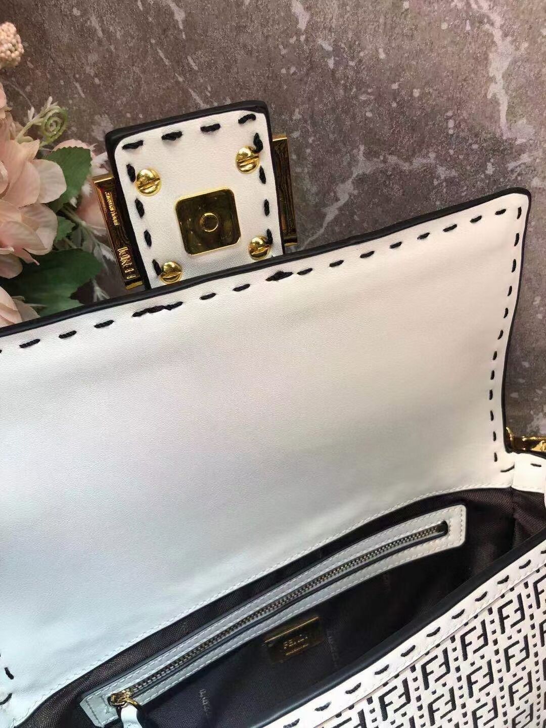 FENDI BAGUETTE Bag F1520 white