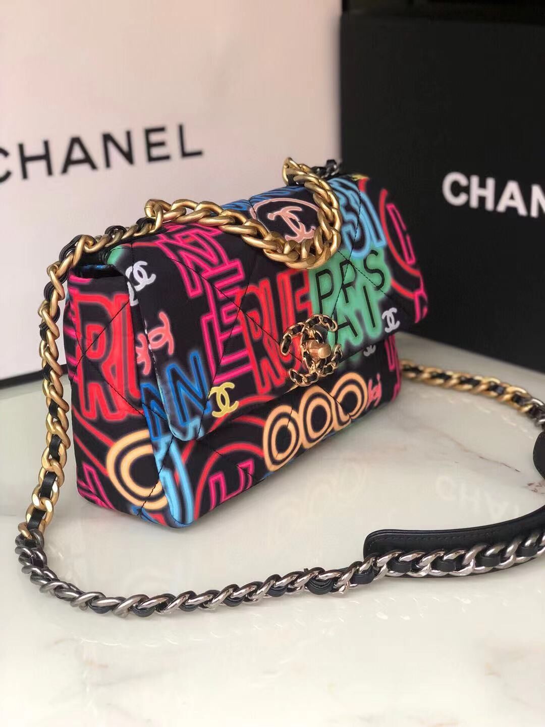 Chanel 19 flap bag AS1160 Graffiti