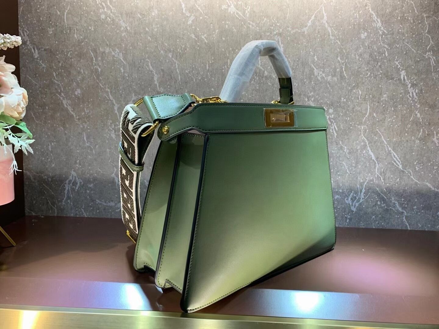 FENDI PEEKABOO ISEEU MEDIUM Green leather bag 8BN321A6