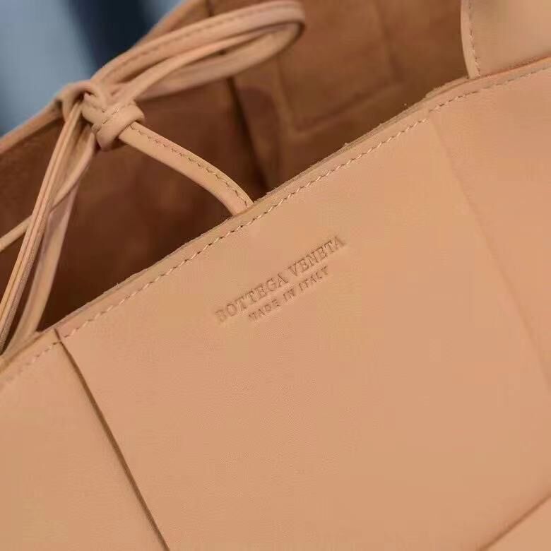 Bottega Veneta ARCO TOTE 609175 Nude