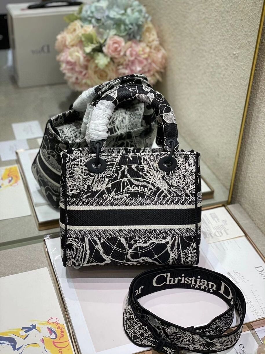 MEDIUM LADY D-LITE BAG Black and white globe Embroidery M0565O