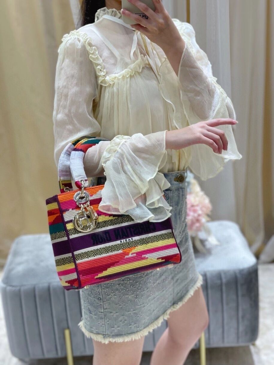 MEDIUM LADY D-LITE BAG Multicolor D-Stripes Embroidery M0565O