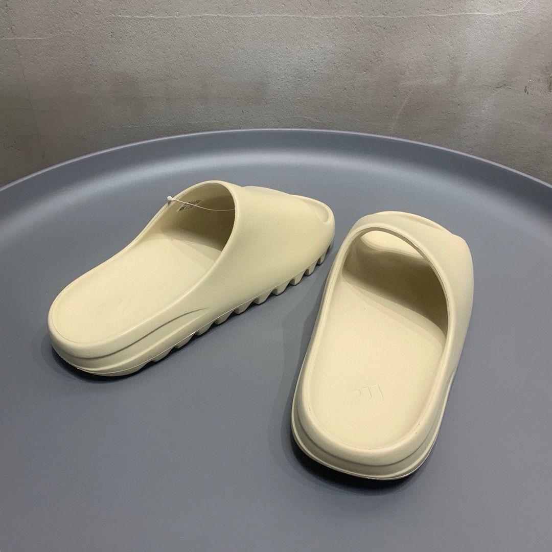 Kanye West x Yeezy Slide Resin K12191012 Beige