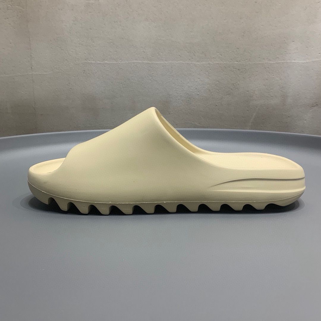 Kanye West x Yeezy Slide Resin K12191012 Beige