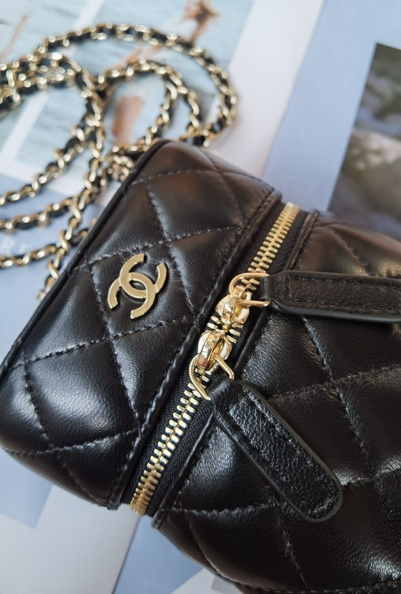 CHANEL Phone Shoulder Bag On Chain AP2084 