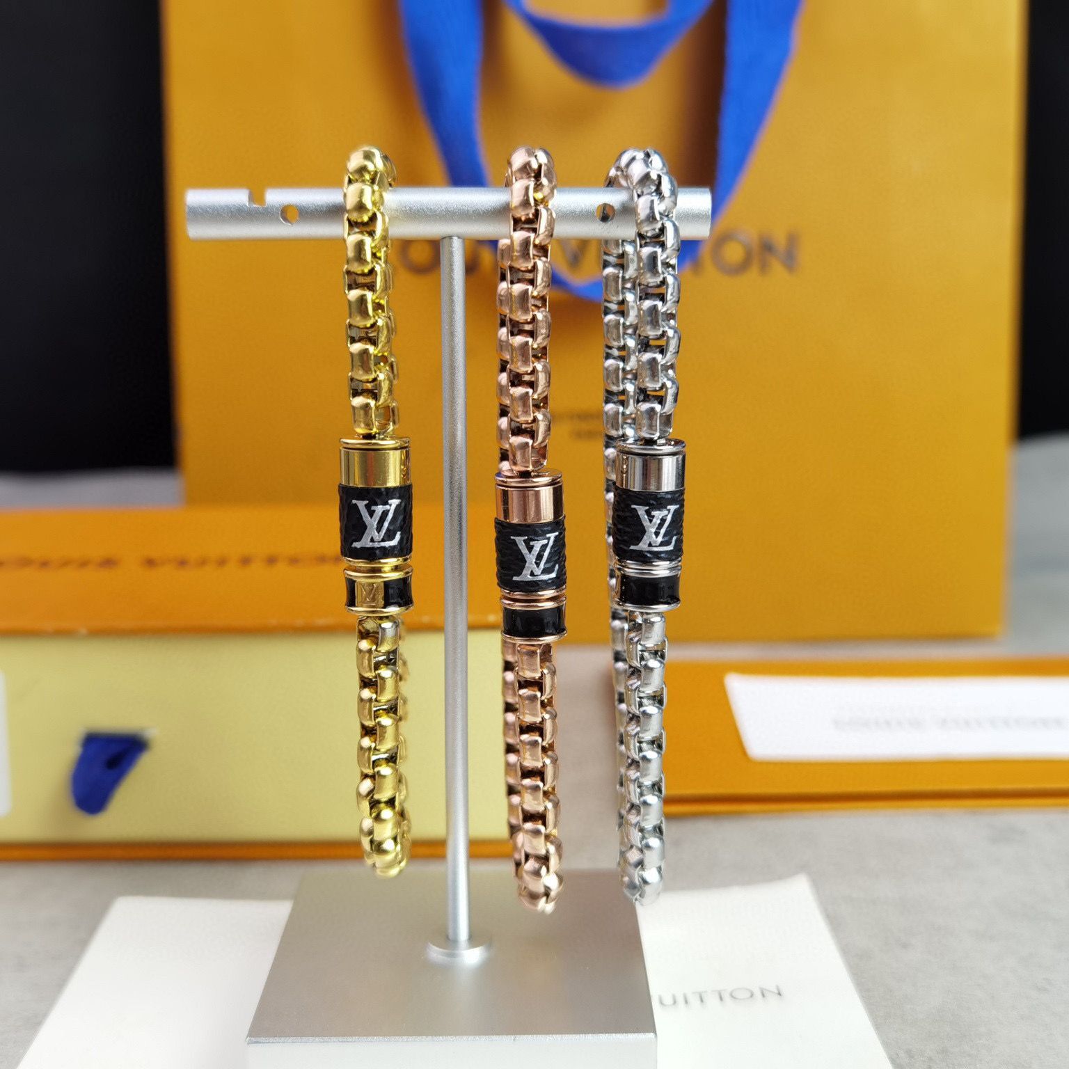 Louis Vuitton Bracelet LVB8623