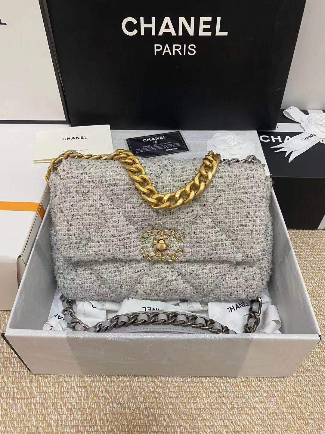 Chanel 19 flap bag Tweed AS1160 Gray