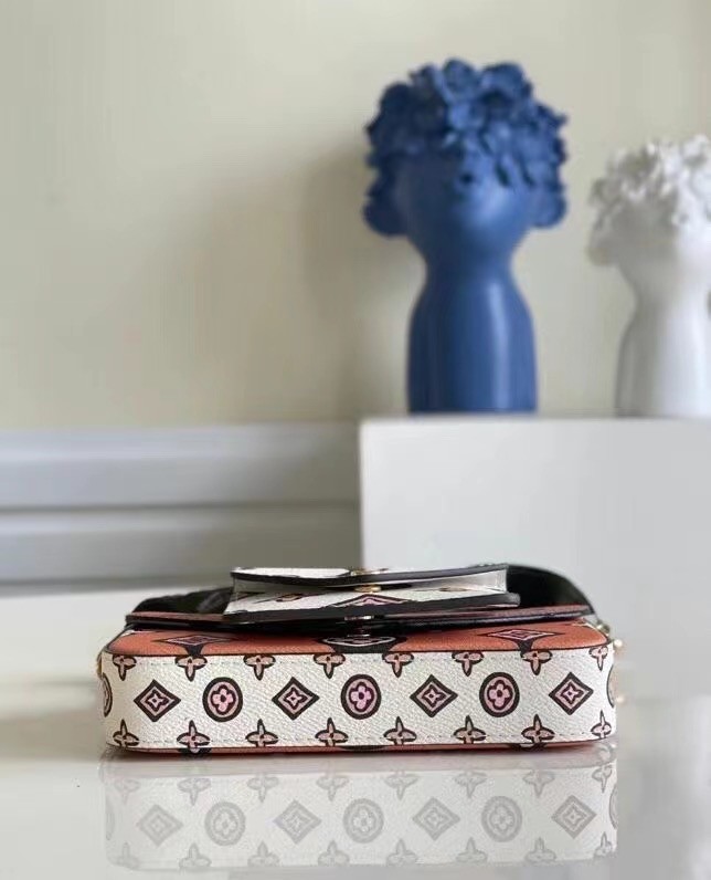 Louis Vuitton FELICIE STRAP & GO M80091