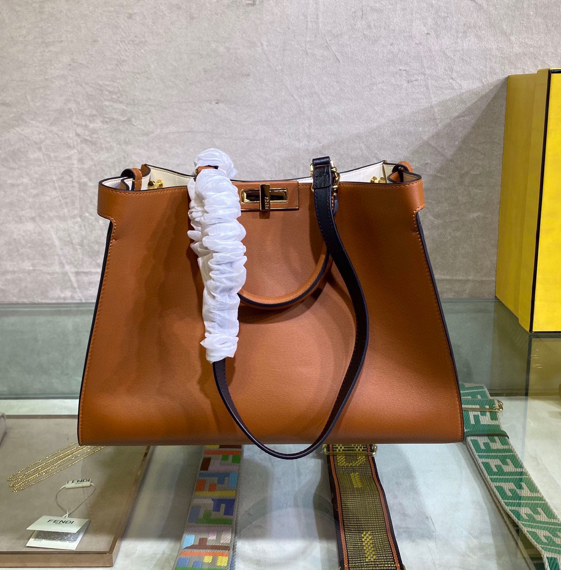 FENDI PEEKABOO ISEEU Original Leather Small bag 0196 Brown