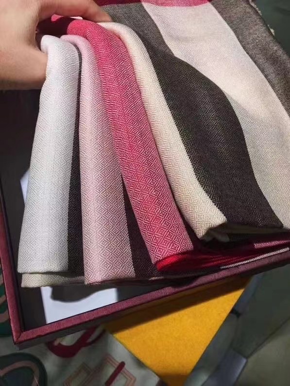 Burberry scarf Wool&Cashmere 33659-3