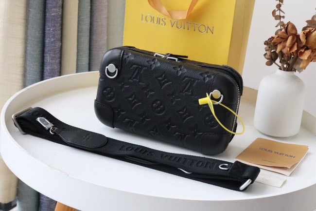 Louis Vuitton HORIZON CLUTCH M20439 black