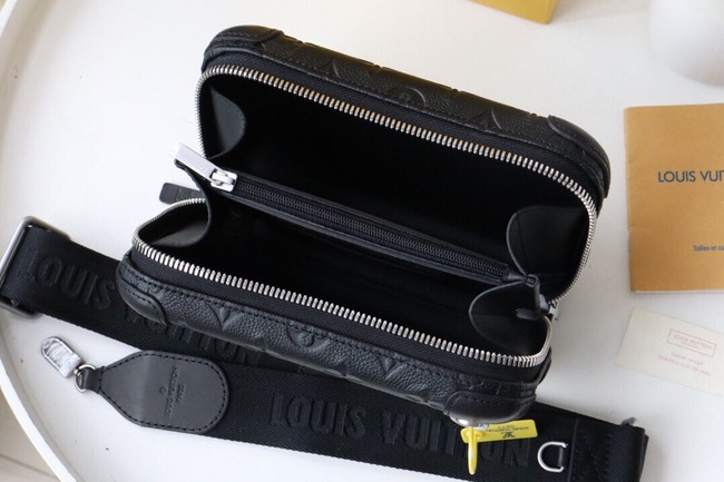 Louis Vuitton HORIZON CLUTCH M20439 black