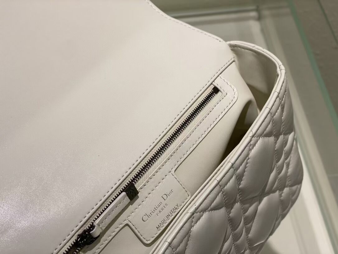 LARGE DIOR CARO BAG Gradient Cannage Lambskin M9243E white