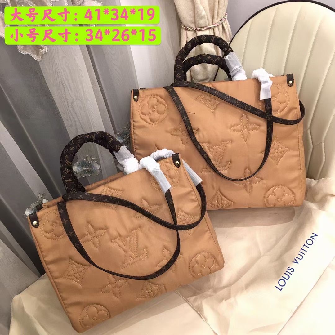 Louis Vuitton ONTHEGO GM M59005 Beige