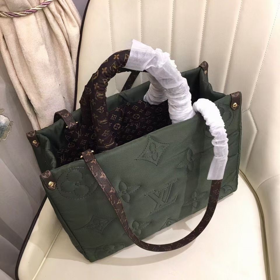 Louis Vuitton ONTHEGO GM M59005 green