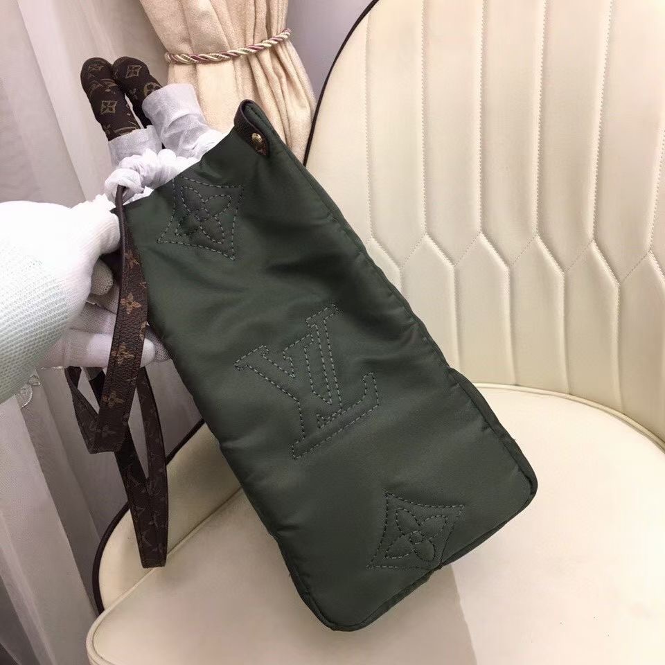 Louis Vuitton ONTHEGO GM M59005 green