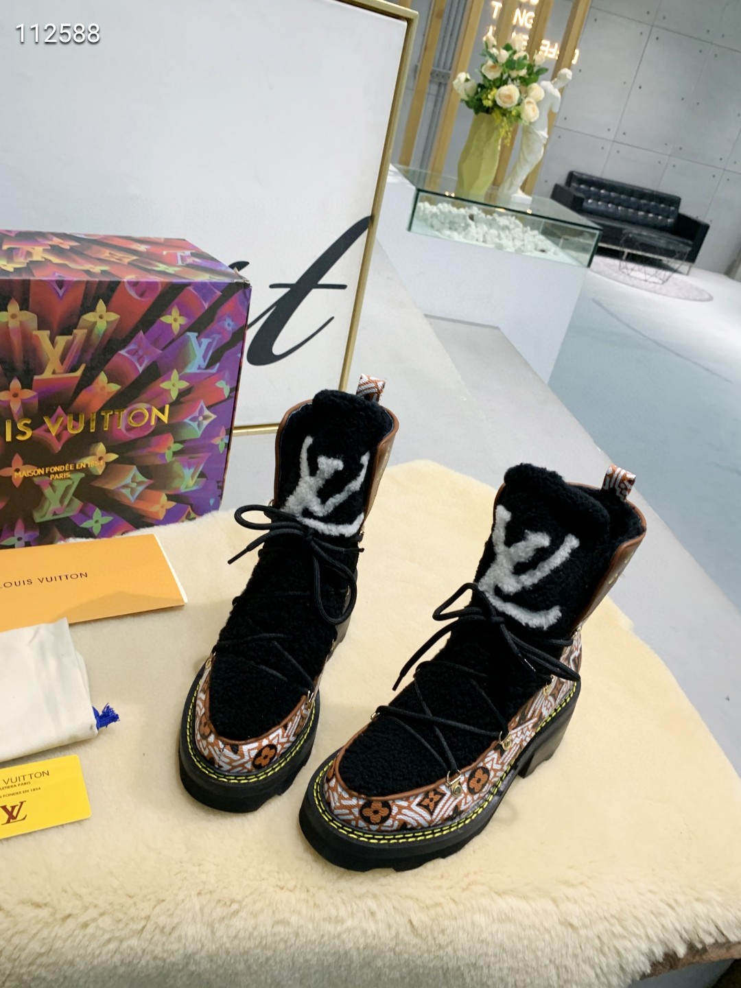 Louis Vuitton Shoes LV1139DS-1