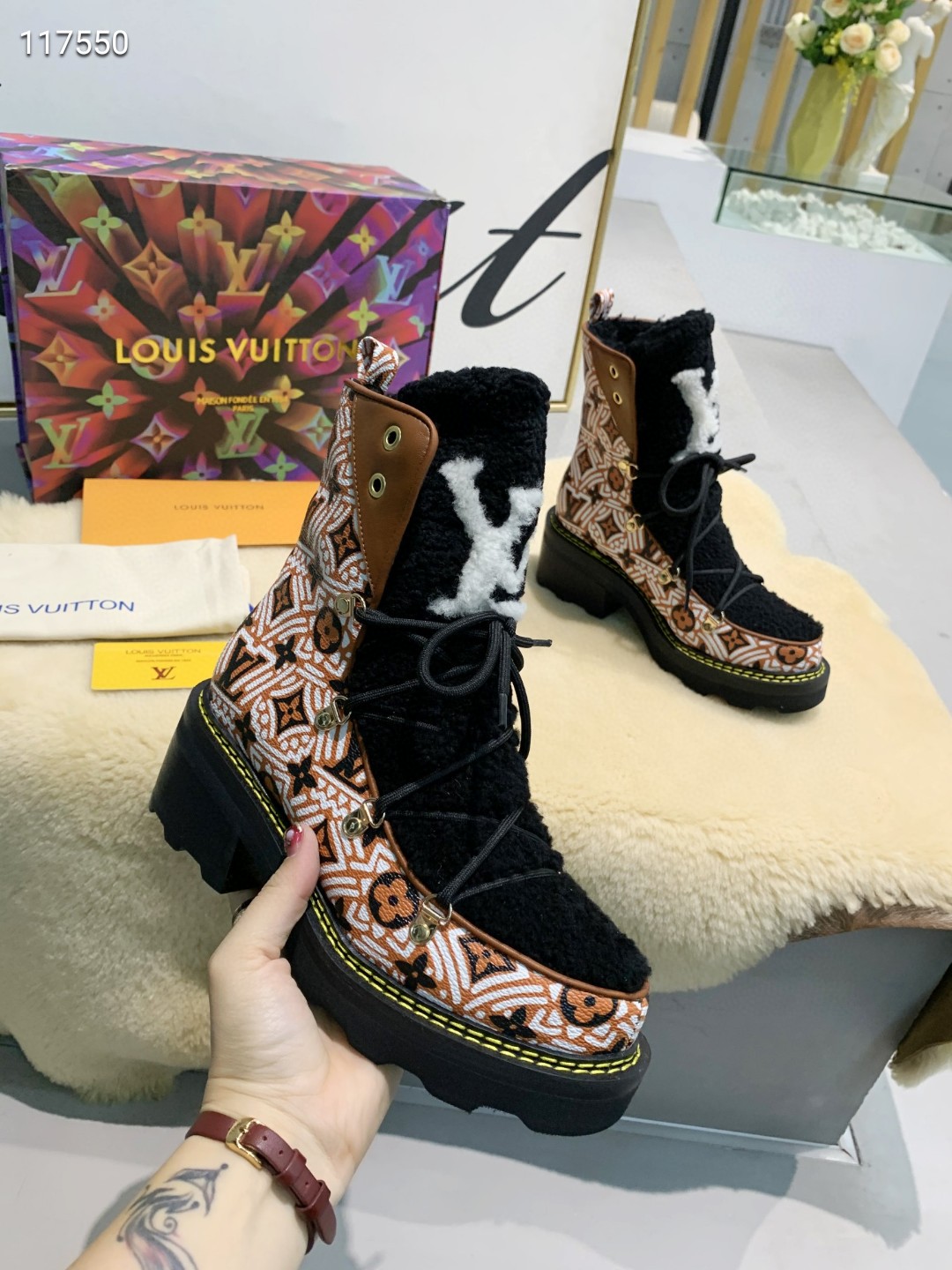 Louis Vuitton Shoes LV1139DS-1