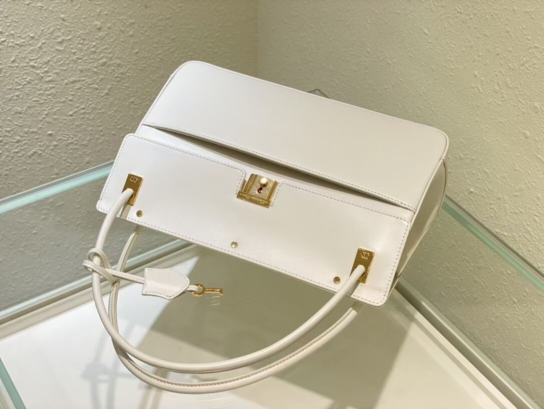 MEDIUM DIOR Shoulder Bag Calfskin C0701 white