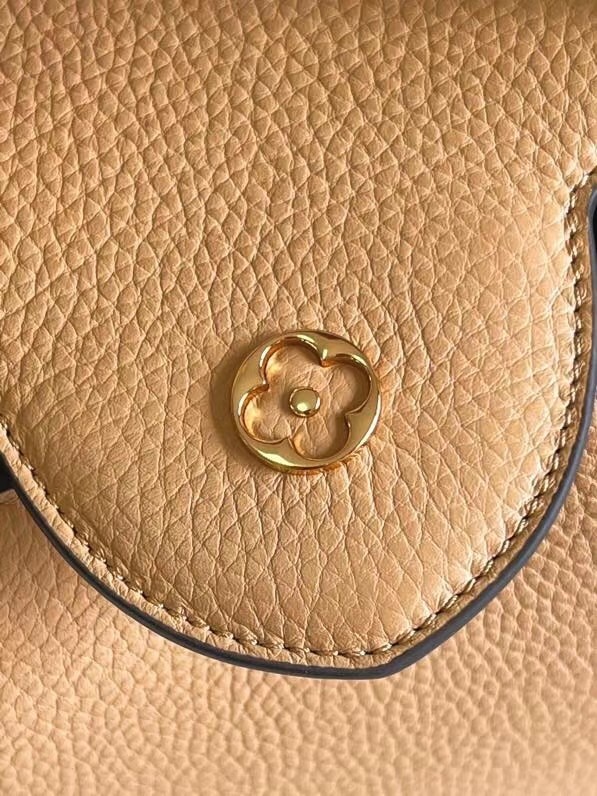 Louis Vuitton CAPUCINES BB M59226 apricot