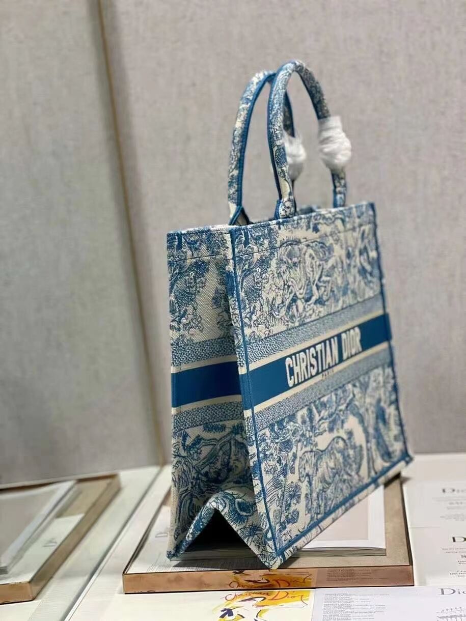 DIOR BOOK TOTE Embroidery C1286-6 blue