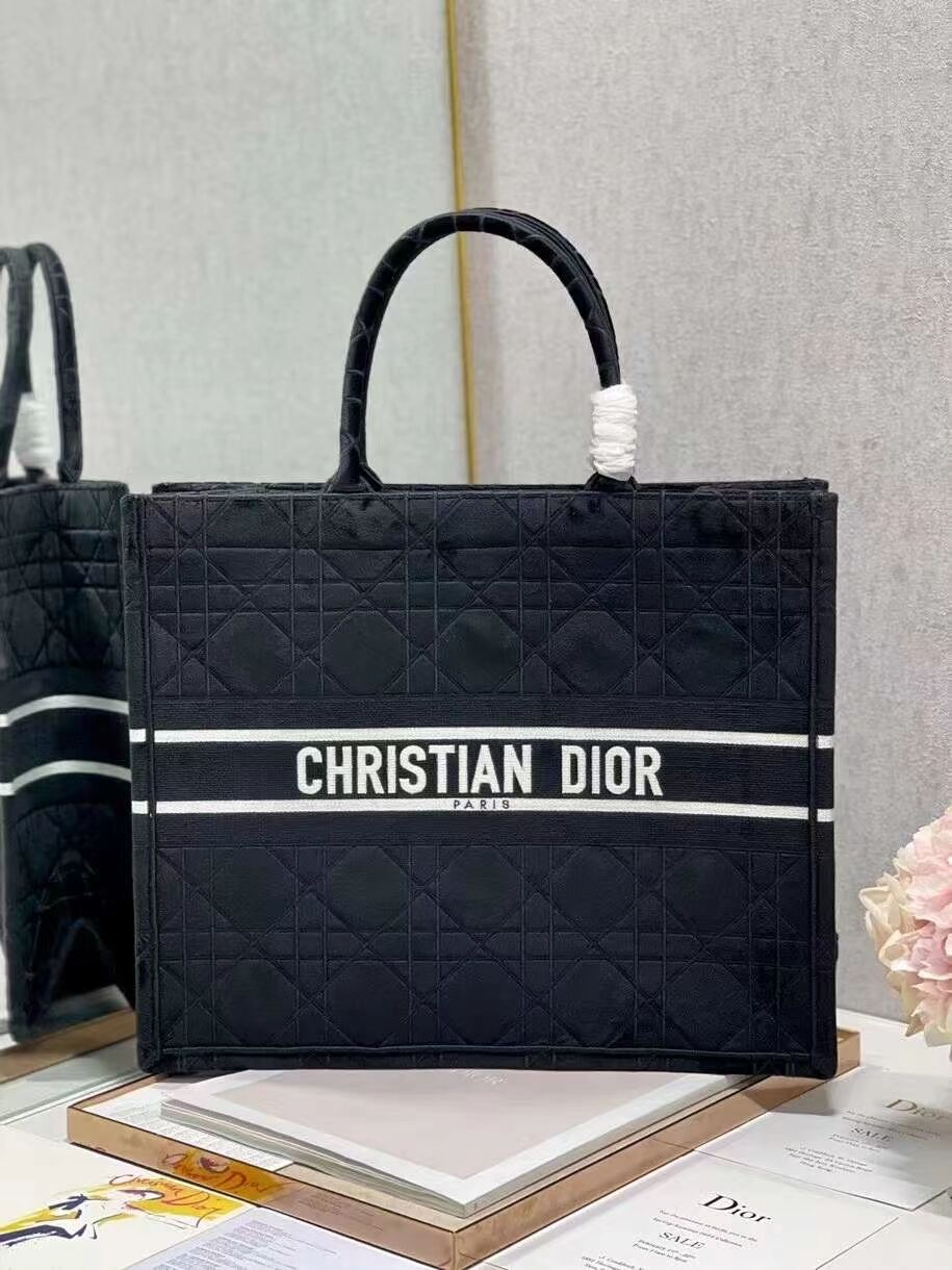 DIOR BOOK TOTE Velvet C1286-5 white