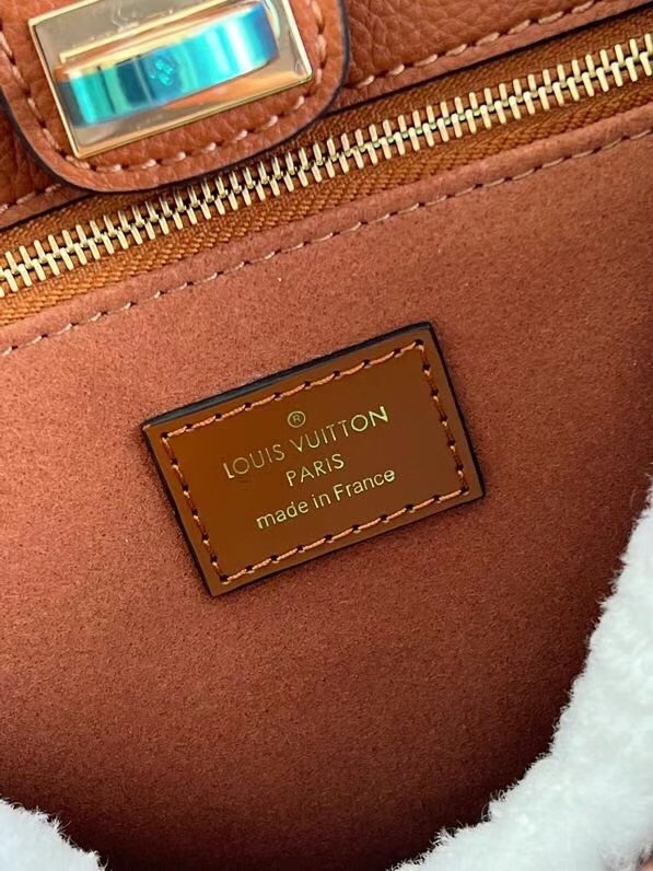 Louis Vuitton ON MY SIDE PM M58918 Caramel