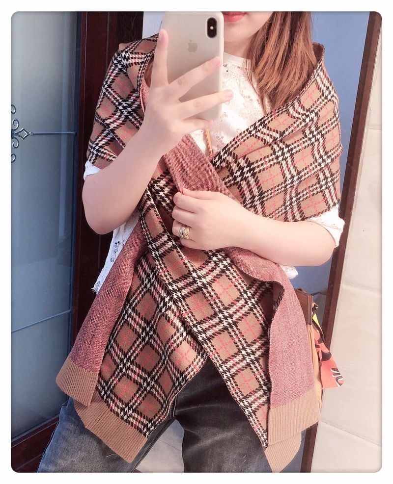 Burberry Scarf B00268