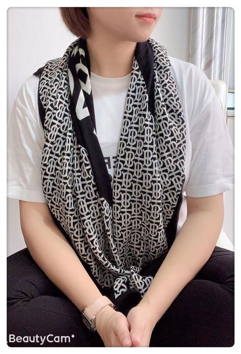 Burberry Scarf B00312