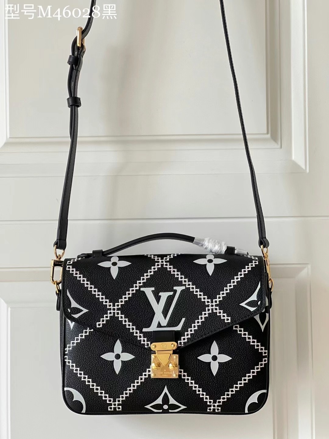 Louis Vuitton POCHETTE METIS M46028 black