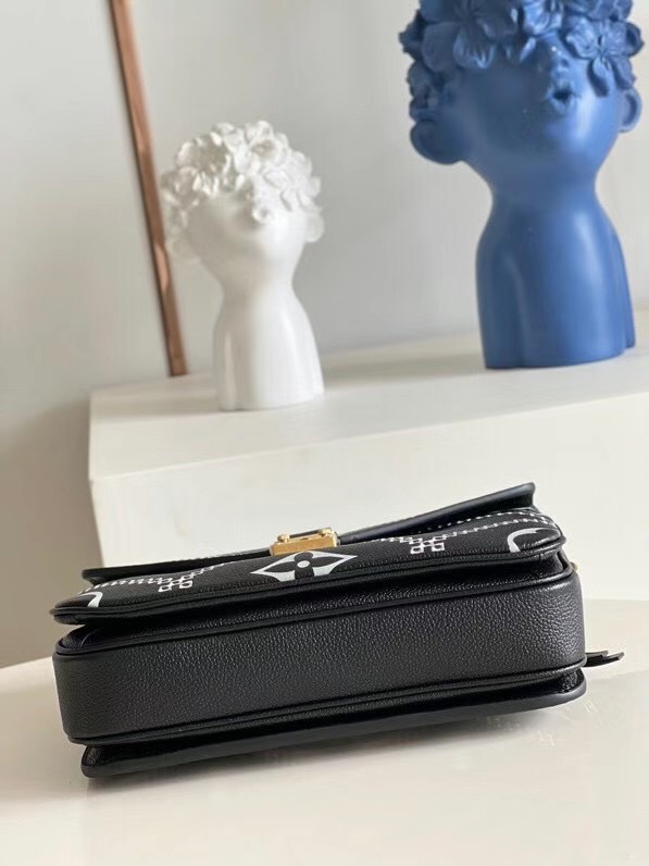 Louis Vuitton POCHETTE METIS M46028 black