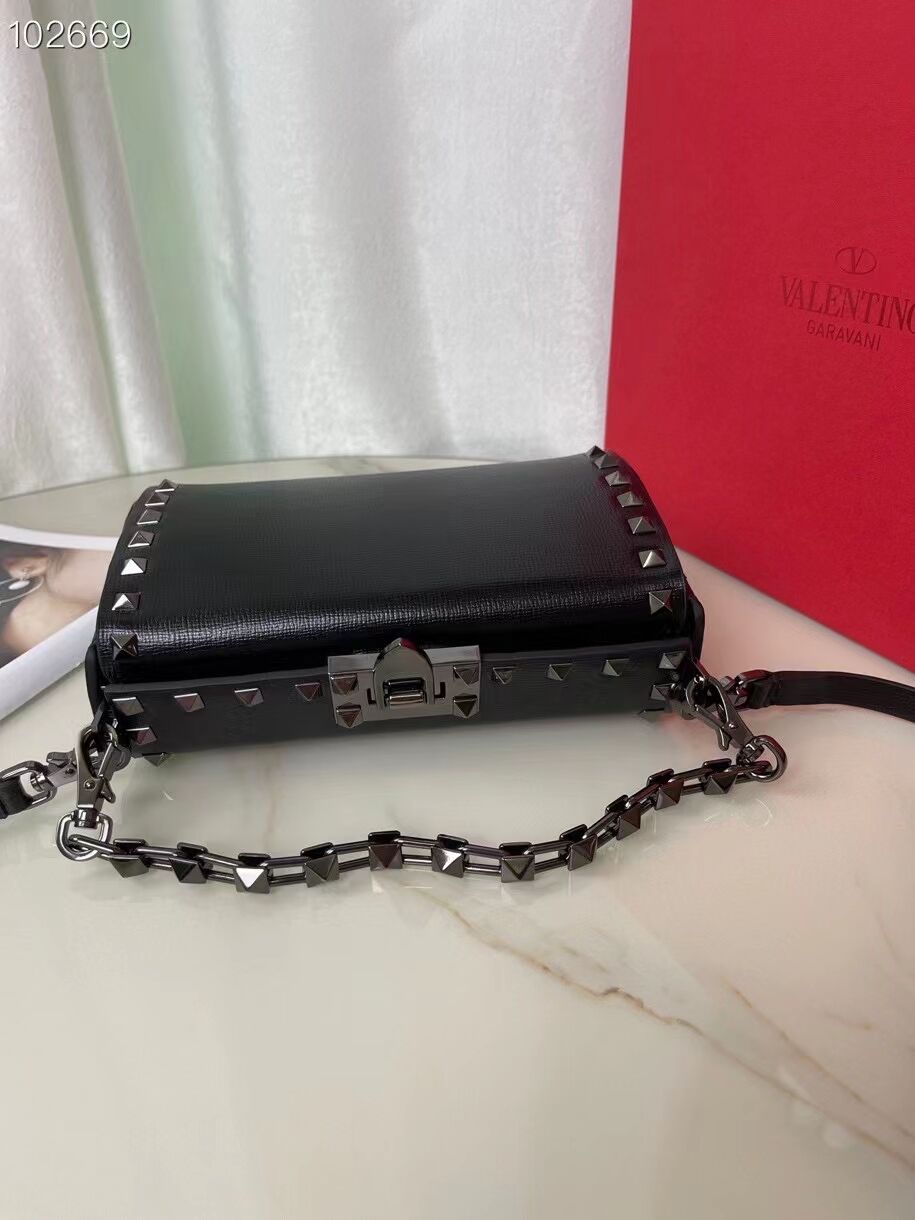 VALENTINO GARAVANI Rockstud Alcove Grain calf shoulder bag CV0189 black