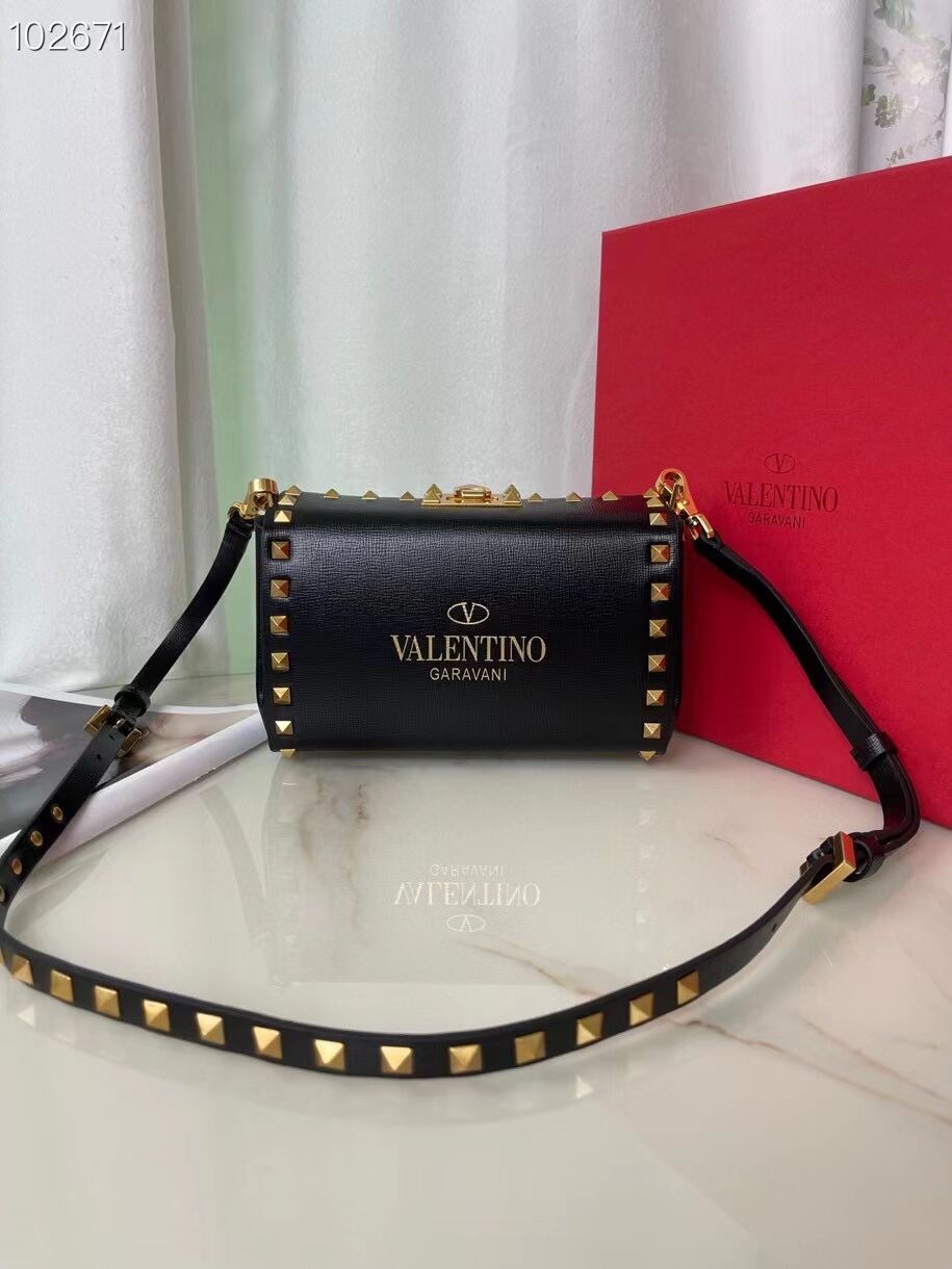 VALENTINO GARAVANI Rockstud Alcove Grain calf shoulder bag V0189 black