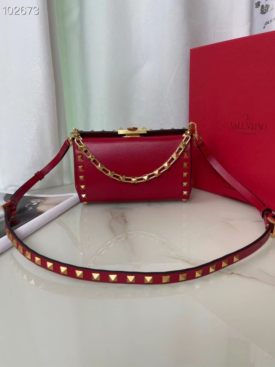 VALENTINO GARAVANI Rockstud Alcove Grain calf shoulder bag V0189 red