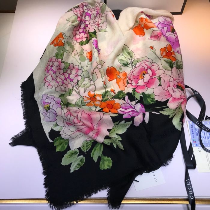 Gucci Scarf G00139