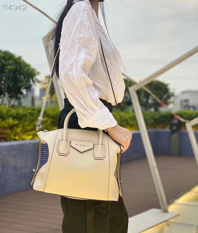 GIVENCHY Original Leather Shoulder Bag 63188 Off White