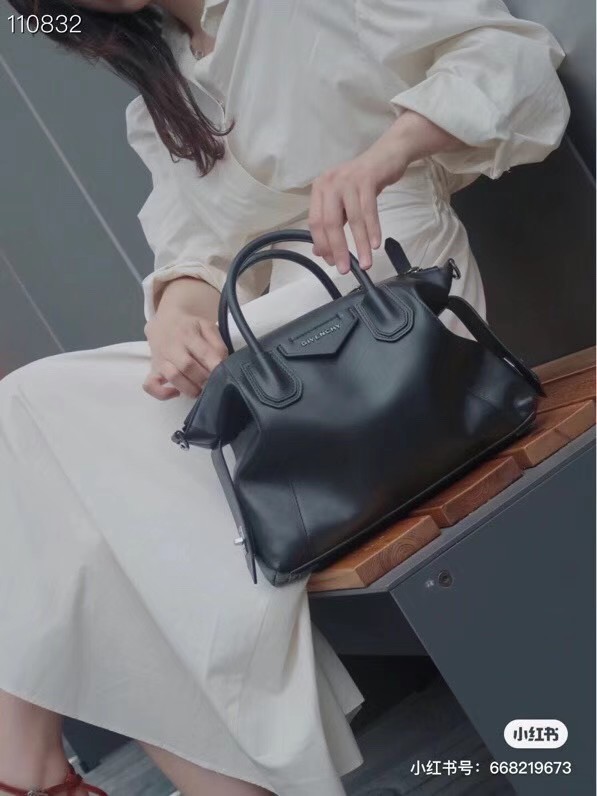 GIVENCHY Original Leather Shoulder Bag 63188 black