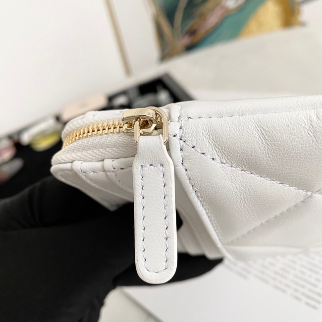 Chanel 19 Zip Card bag 82086 white