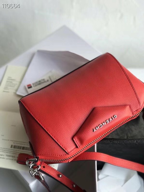 GIVENCHY Original Leather Shoulder Bag 1870 red