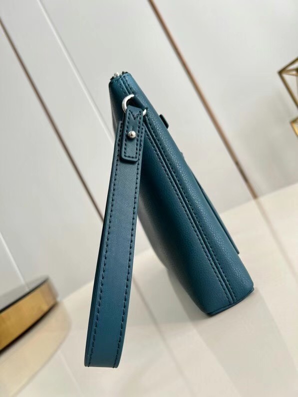 Louis Vuitton POCHETTE VOYAGE M69837 blue