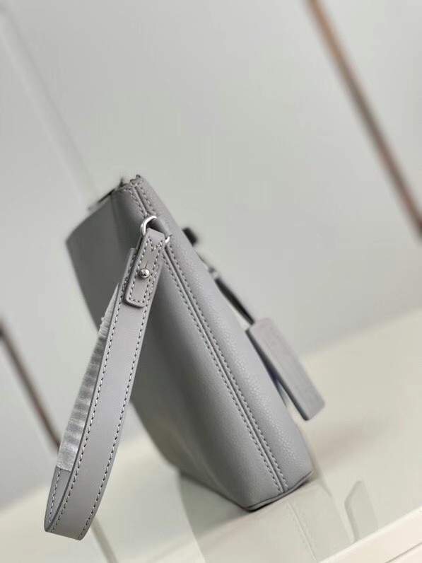 Louis Vuitton POCHETTE VOYAGE M69837 gray