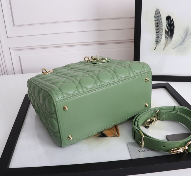 MEDIUM LADY DIOR BAG Cannage Lambskin M0565E green