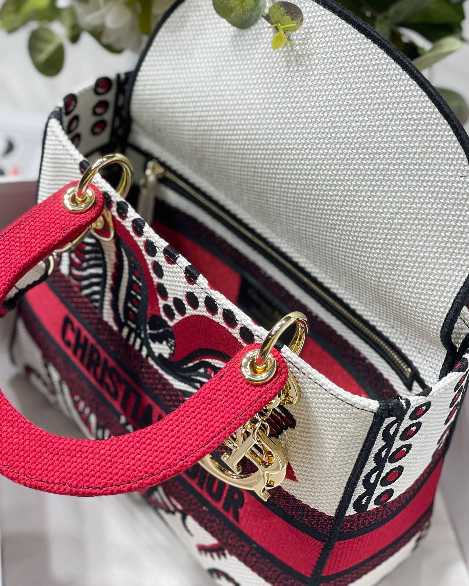 MEDIUM LADY D-LITE BAG M8002 Red Multicolor Dior Arabesque Embroidery