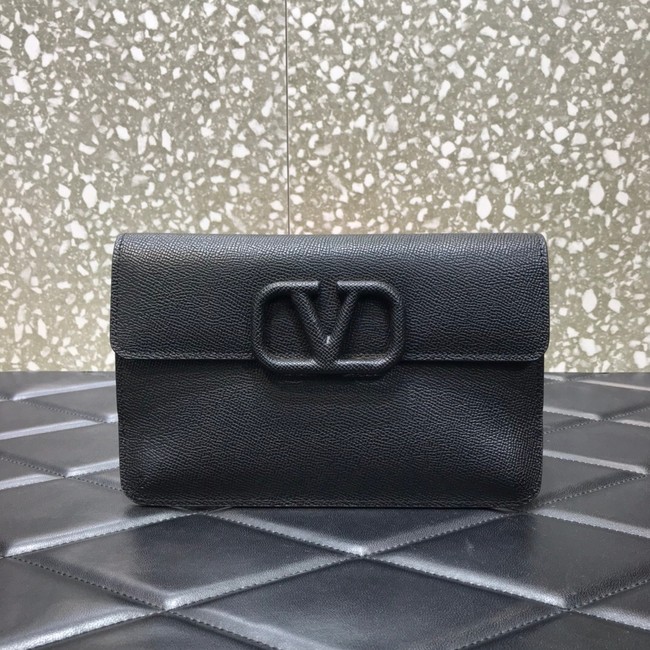 VALENTINO GARAVANI Stud Sign Grained Calfskin clutch bag 0650 black