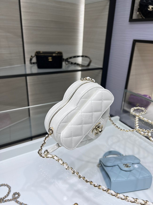 Chanel 2022S Love Heart mini Lambskin Crossbody Chain Bag AO2784 White