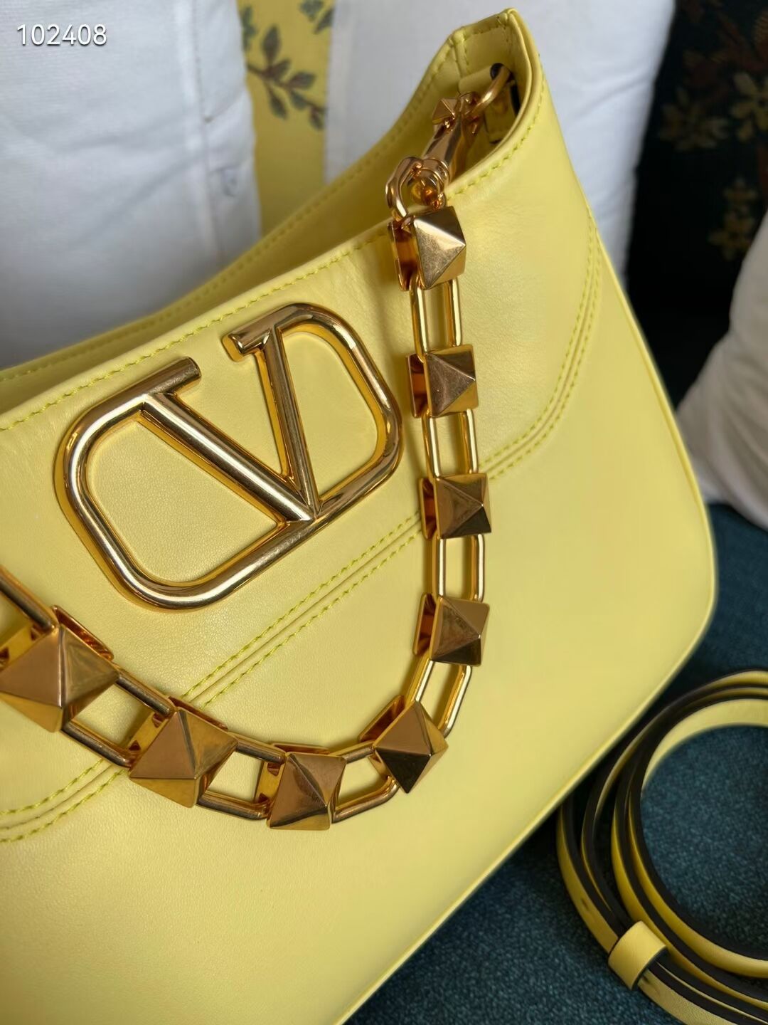 VALENTINO GARAVANI Loco Calf leather bag V2028 yellow