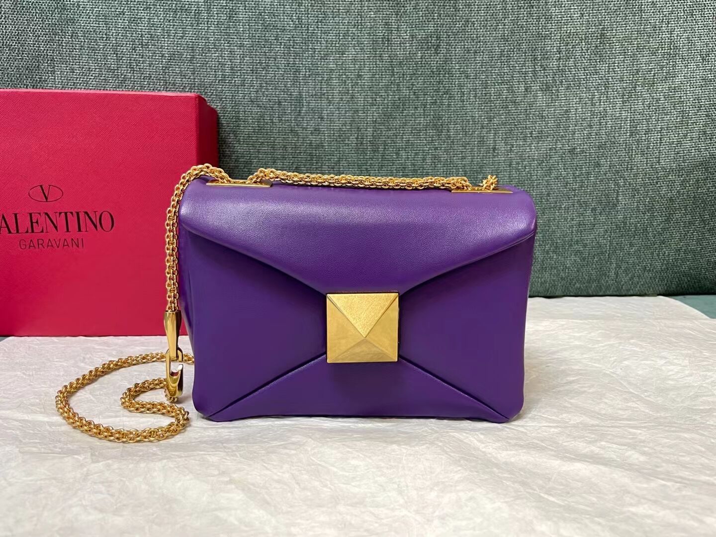 VALENTINO GARAVANI One Stud Sheepskin Shoulder Bag XW0B0K21 purple