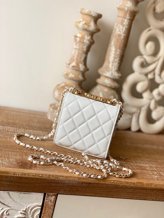 Chanel mini Shoulder Bag Lambskin & Gold-Tone Metal 88631 white