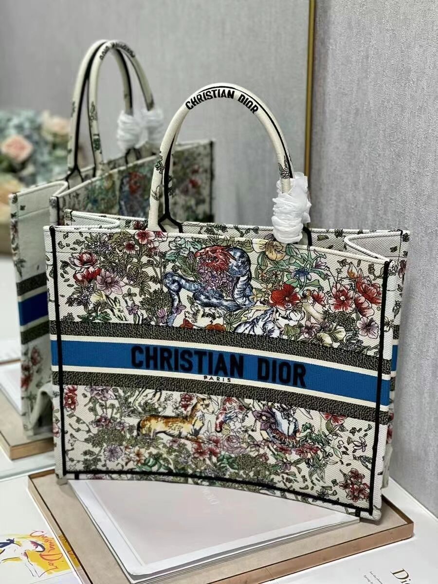 DIOR BOOK TOTE Embroidery C1286-30 white