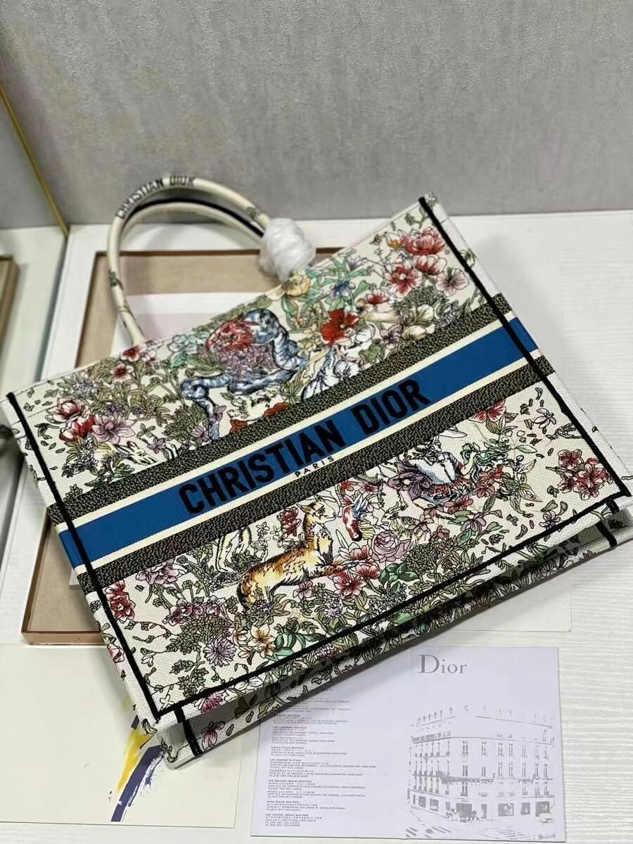 DIOR BOOK TOTE Embroidery C1286-30 white